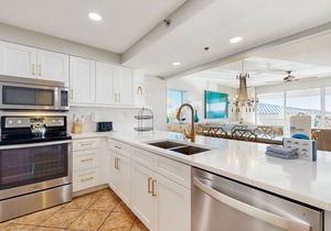 Beach dwelling with great view, pool & pickleball - snowbird-friendly