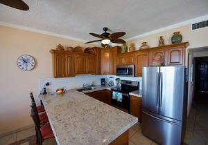 Beachfront 2 BR Condo with Endless Ocean View - Free Wifi