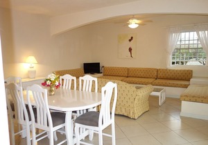 Beachfront 2 bedrooms Apt. No. 3 right one the white sand beach of Silver Sands