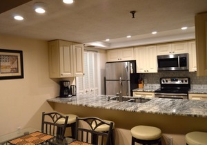 Beachfront 2BR Condo | Pool, Hot Tub & Beach Gear
