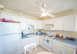 Beachfront Condo At Bargain Price! Resort Heated Pool! Tennis Courts! Million Dollar View!