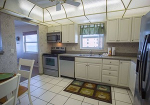 Beachfront Escape with Beach, Pool, Hot Tub & Corner Unit. Tickets Included to Top Attractions Daily