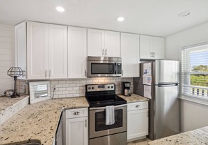 Beachfront Townhome Gulf Views Pool Near 30A & Pier Park Beach Service Sleeps 6