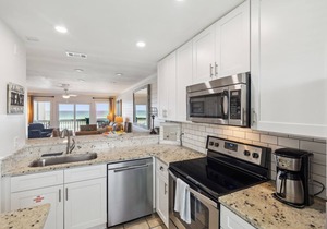 Beachfront Townhome Gulf Views Pool Near 30A & Pier Park Beach Service Sleeps 6
