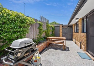 Beachside Torquay Unit: Walk to Surf, Food and Fun