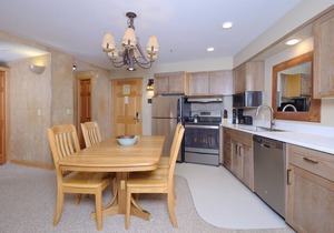 Bear Cave- Big Sky Shoshone Ski in/Out condo-Gondola adjacent!