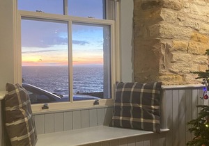 Beautiful 1850's Fisherman's Cottage on the sea front in prime location