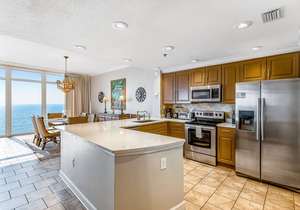 Beautiful Beachfront Condo w/ Free WiFi, Central AC, Plus Shared Pool & Hot Tub