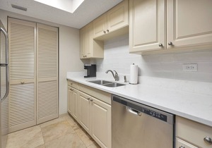Beautiful Ocean Views, Beach Club 337! Steps to beach!