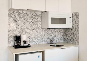 Best Beach Location | Wi-Fi, TV & Amenities