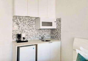 Best Beach Location | Wi-Fi, TV & Amenities