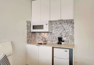 Best Beach Location | Wi-Fi, TV & Amenities