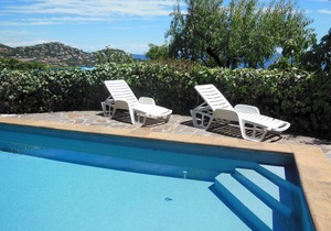 between cannes and st tropez, spledidview sea ,300yars beach,private swimminpool