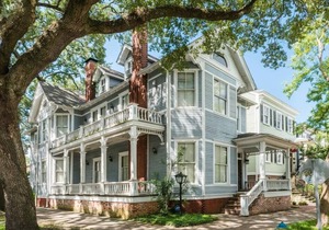 Big Blue House Upper- Near Forsyth Park - Sleeps 8