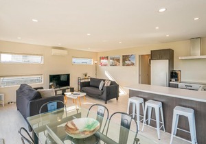 Black Bach Pod - Matarangi Holiday Home