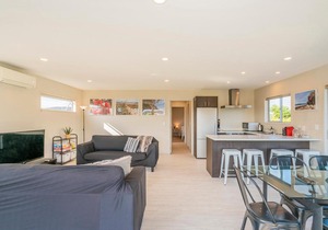 Black Bach Pod - Matarangi Holiday Home