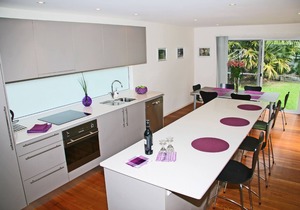 Blue Vogue Combo, 8 bedrooms *Sleeps 16+* walk to cafes and beach