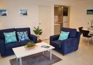 Blue Vogue Combo, 8 bedrooms *Sleeps 16+* walk to cafes and beach