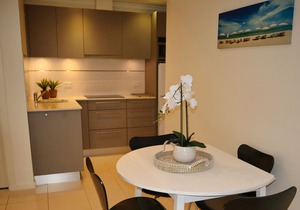 Blue Vogue Combo, 8 bedrooms *Sleeps 16+* walk to cafes and beach