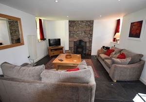 Book your Easter break now! Comfortable, quiet, a short walk to village