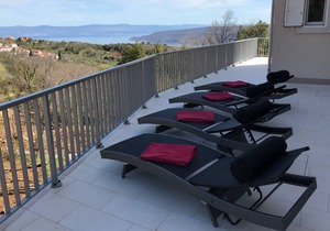 Brand new, with infinity pool !!!