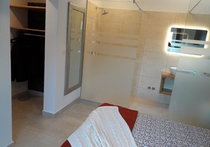 Brand new, with infinity pool !!!
