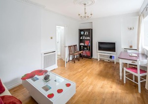 Bright 1 bed, 2 bath sleeps 4 in trendy Hampstead