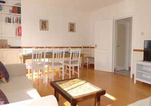 Bright and Spacious 2-Bedroom Apartment by Russell Square