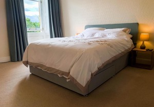 Bright Bruntsfield Apartment