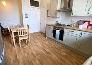 Bright Bruntsfield Apartment