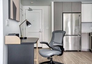 Bright Emeryville 1BR w/Pool, Gym & W/D, walk to Safeway, by Blueground