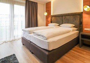 Bright, stylishly furnished apartment with a view of the mountains.