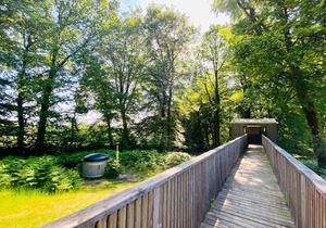 CABANE DANS LES ARBRES (4m) & SPA privatif 4/5 pers adapted PMR