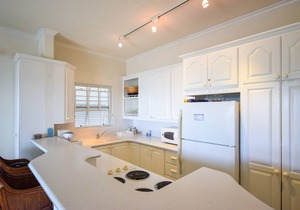 Casual Beachfront 1-Bed with Pool - Leith Court 16