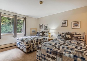 Cedarbrook Deluxe one bedroom suite located on 2nd floor with outdoor heated pool 21820
