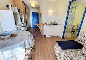 Central Apartment with Elevator, Near Beach, Free WIFI, Granville
