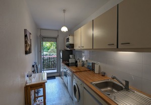 Central Arcachon - Charming 2-BR for 4 with Balconies & Parking