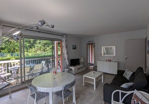 Central Arcachon - Charming 2-BR for 4 with Balconies & Parking