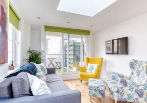 Central Bright 3 Bed Flat with Pool & Parking