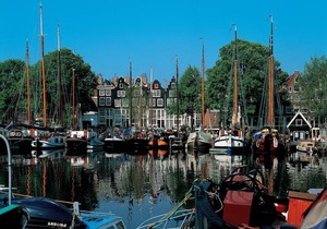 Central & Quiet Canal Apartment