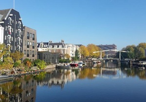 Central & Quiet Canal Apartment