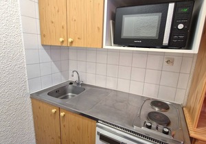 Central Studio for 4 with Balcony, Mountain Views, and Easy Slope Access