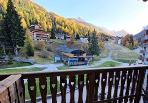 Central Studio for 4 with Balcony, Mountain Views, and Easy Slope Access