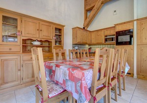 CESARIES A7 Beautiful 2 bedrooms down the Pleney