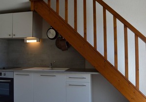 Charming 3-room mezzanine house near beach with terrace & parking