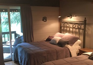 Charming 2 Bdrm Condo, Peaceful Setting on Bus Line/Vail #011008