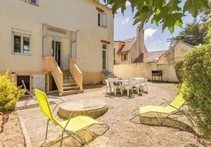 Charming 3-Bed Villa with Garden, 200m from Beaches, Close to Shops, Wifi Included