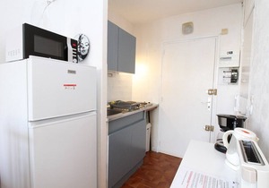 Charming Renovated Studio for 2 with Balcony, WiFi, A/C, Dishwasher, Near Balaruc-les-Bains Spa