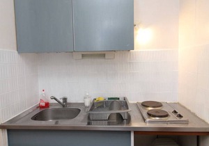 Charming Renovated Studio for 2 with Balcony, WiFi, A/C, Dishwasher, Near Balaruc-les-Bains Spa