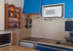 Charming Studio in Verdant Setting with Balcony, Sleeps 4